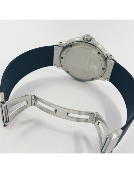 Hublot Elegant en acero con nÃºmero arÃ¡bigos.