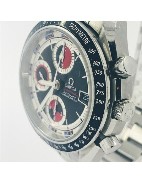 Omega Speedmaster en negro y rojo.