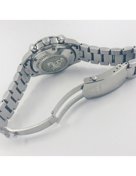 Omega Speedmaster en negro y rojo.