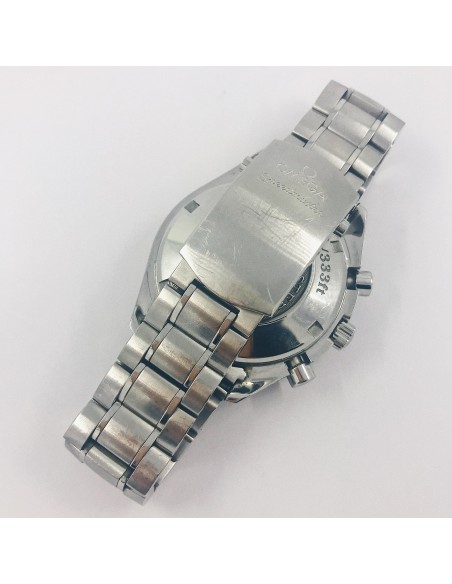 Omega Speedmaster en negro y rojo.