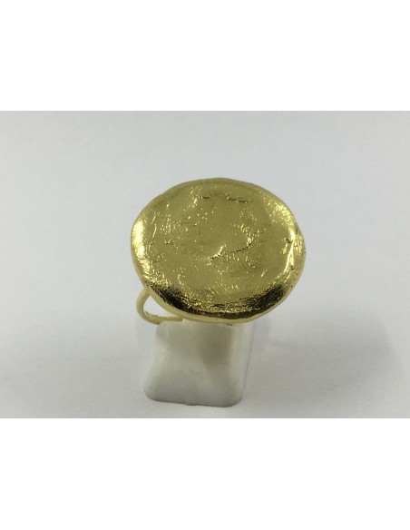 Anillo de oro con disco de oro sin pulir