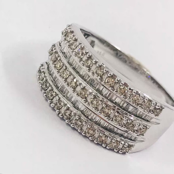 Anillo Tiara real en oro blanco y brillantes