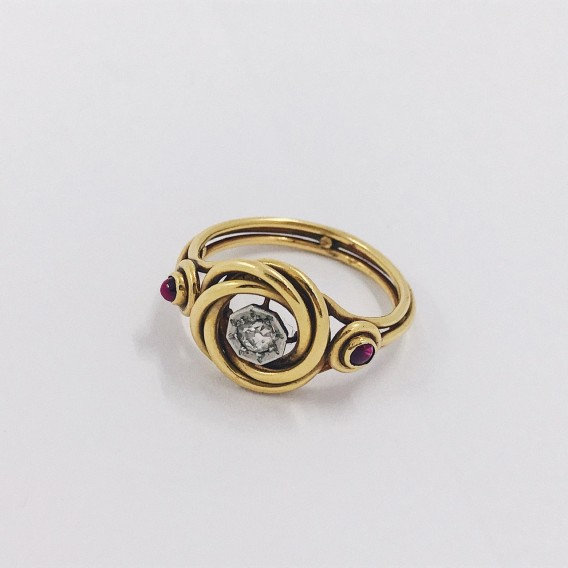 Anillo en oro 18kt con brillante y piedra roja