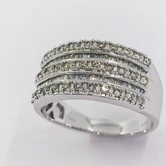 Anillo Tiara real en oro blanco y brillantes