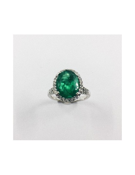 Anillo de oro blanco con brillantes y esmeralda central