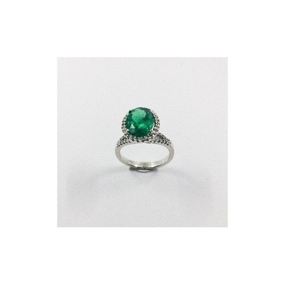 Anillo de oro blanco con brillantes y esmeralda central