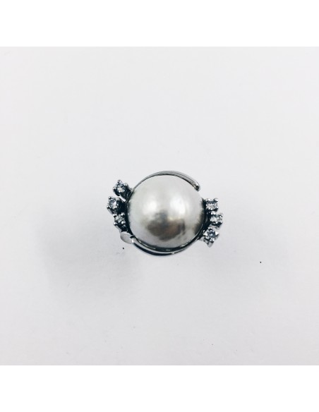 Anillo en oro blanco, perla y brillantes