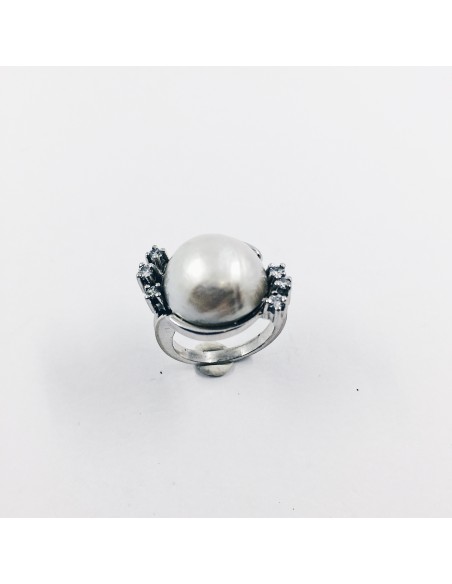 Anillo en oro blanco, perla y brillantes