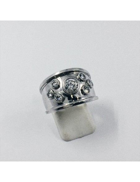 Anillo de oro blanco y brillantes