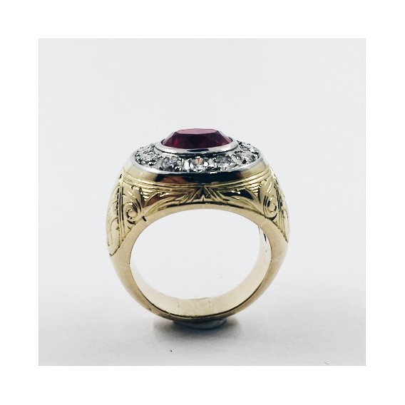 Anillo para caballero en oro, diamantes y piedra de color