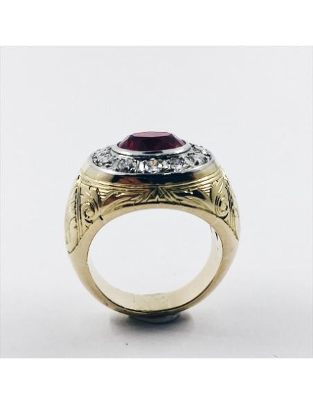 Anillo para caballero en oro, diamantes y piedra de color