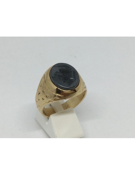 Sortija sello de oro con cabeza de soldado romano grabada en piedra central.