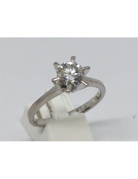 Sortija solitario de oro blanco y brillante