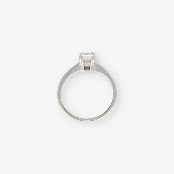Anillo en oro blanco 18kt con brillante central