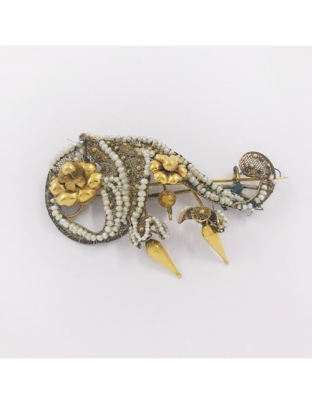 Antiguo broche de oro y perlitas