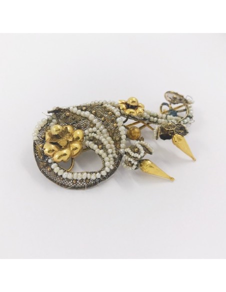 Antiguo broche de oro y perlitas