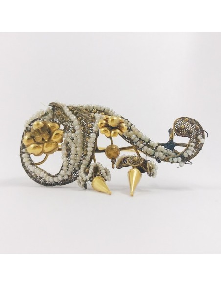 Antiguo broche de oro y perlitas
