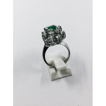 Anillo de oro blanco con brillantes y esmeraldas 2