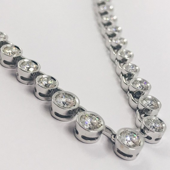 Gargantilla riviÃ¨re en oro blanco 18kt con brillantes.