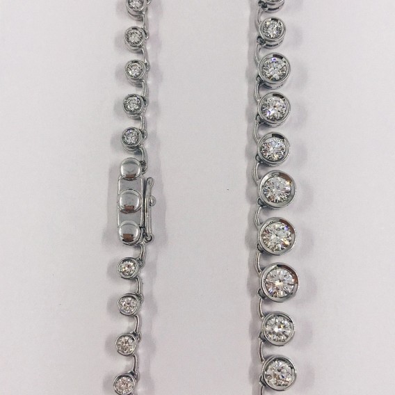 Gargantilla riviÃ¨re en oro blanco 18kt con brillantes.