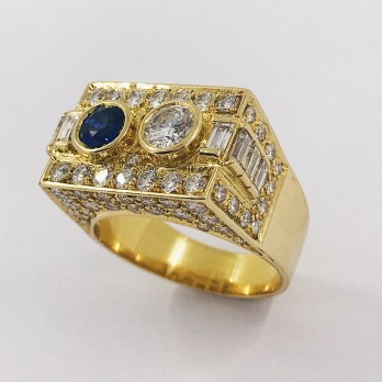 Anillo en oro 18kt con brillantes y zafiro. 2