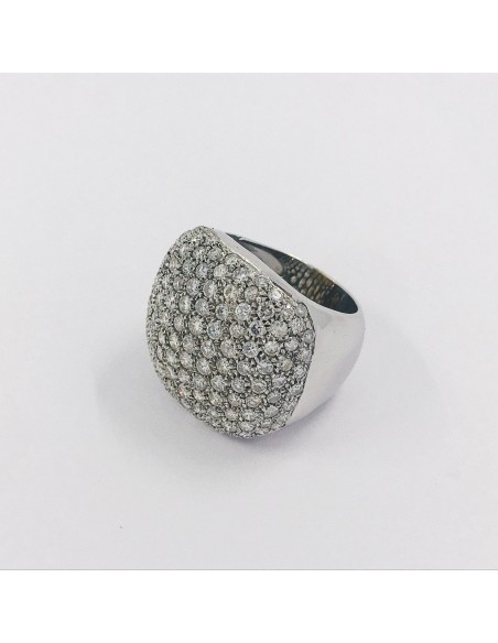 Anillo ancho en oro blanco 18kt con brillantes.