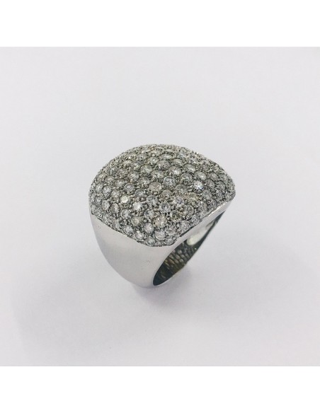 Anillo ancho en oro blanco 18kt con brillantes.