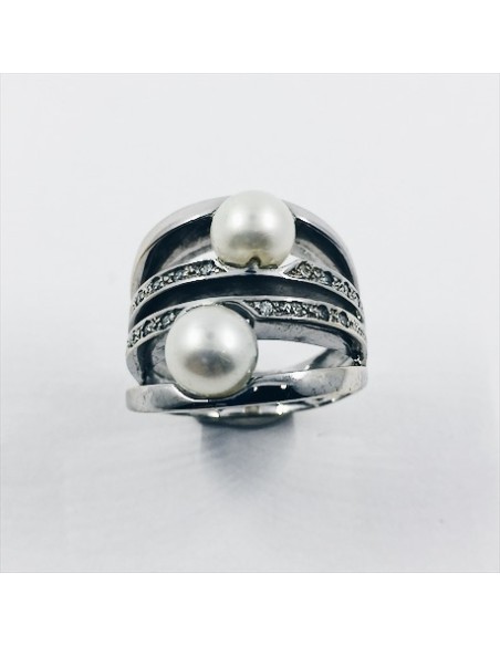 Anillo de oro con brillantes y perlas