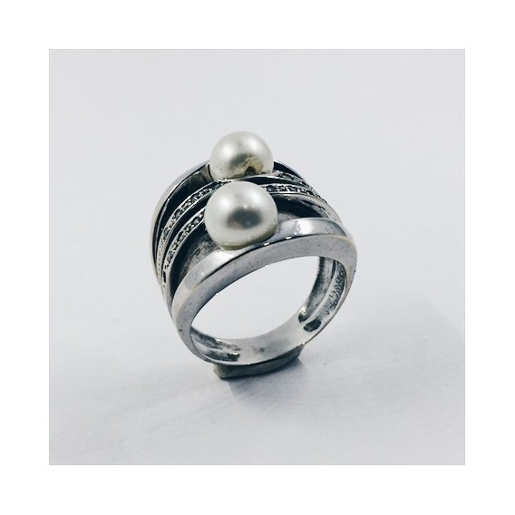 Anillo de oro con brillantes y perlas