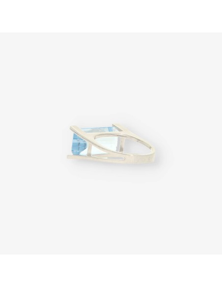 Anillo oro blanco y piedra azul