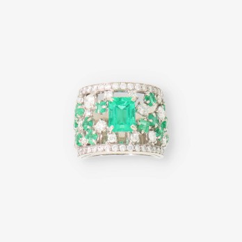Anillo en oro 18kt con esmeralda y brillantes