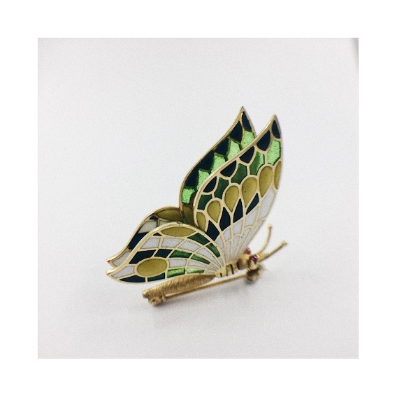 Broche de oro y esmaltes en forma de mariposa