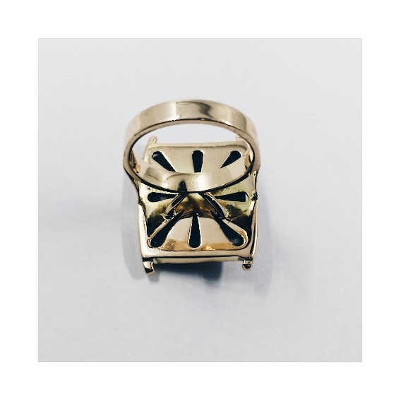 Anillo en oro con imagen de personaje oriental esmaltado