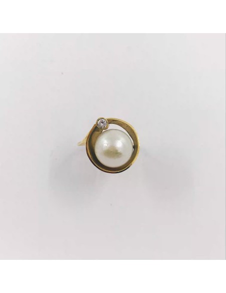 Anillo de oro, perla y brillante