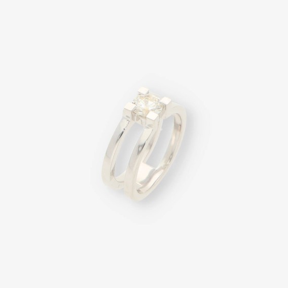 Anillo oro blanco y bri aprox. 0,91 Qt.