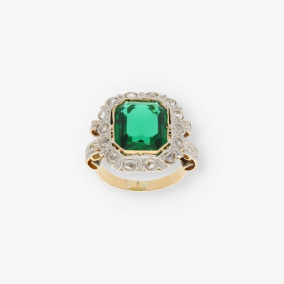 Anillo vintage en oro 18kt con piedra verde